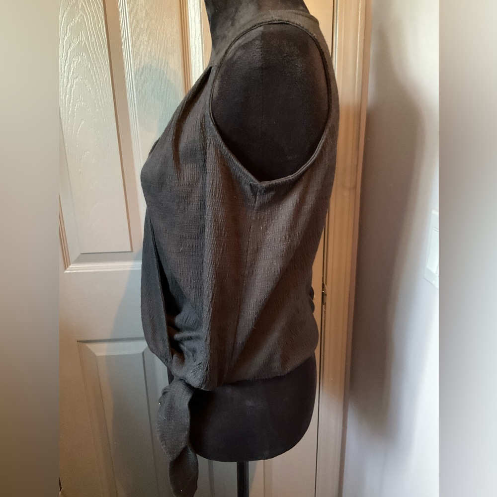 Universal Thread XS black front wrap and tie tank - Picture 4 of 6